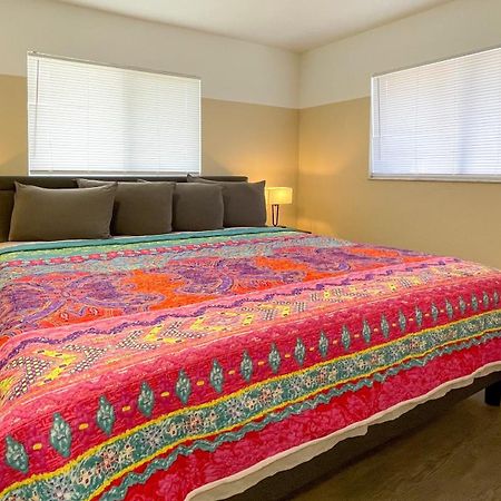 Lazy Cuckoo Inn - Sleek And Stylish Studio Apartments Fort Myers Beach Eksteriør billede