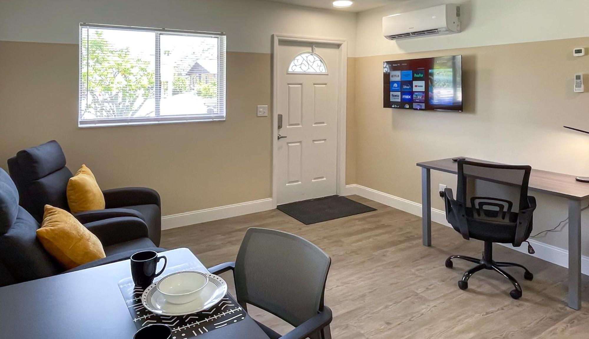 Lazy Cuckoo Inn - Sleek And Stylish Studio Apartments Fort Myers Beach Eksteriør billede