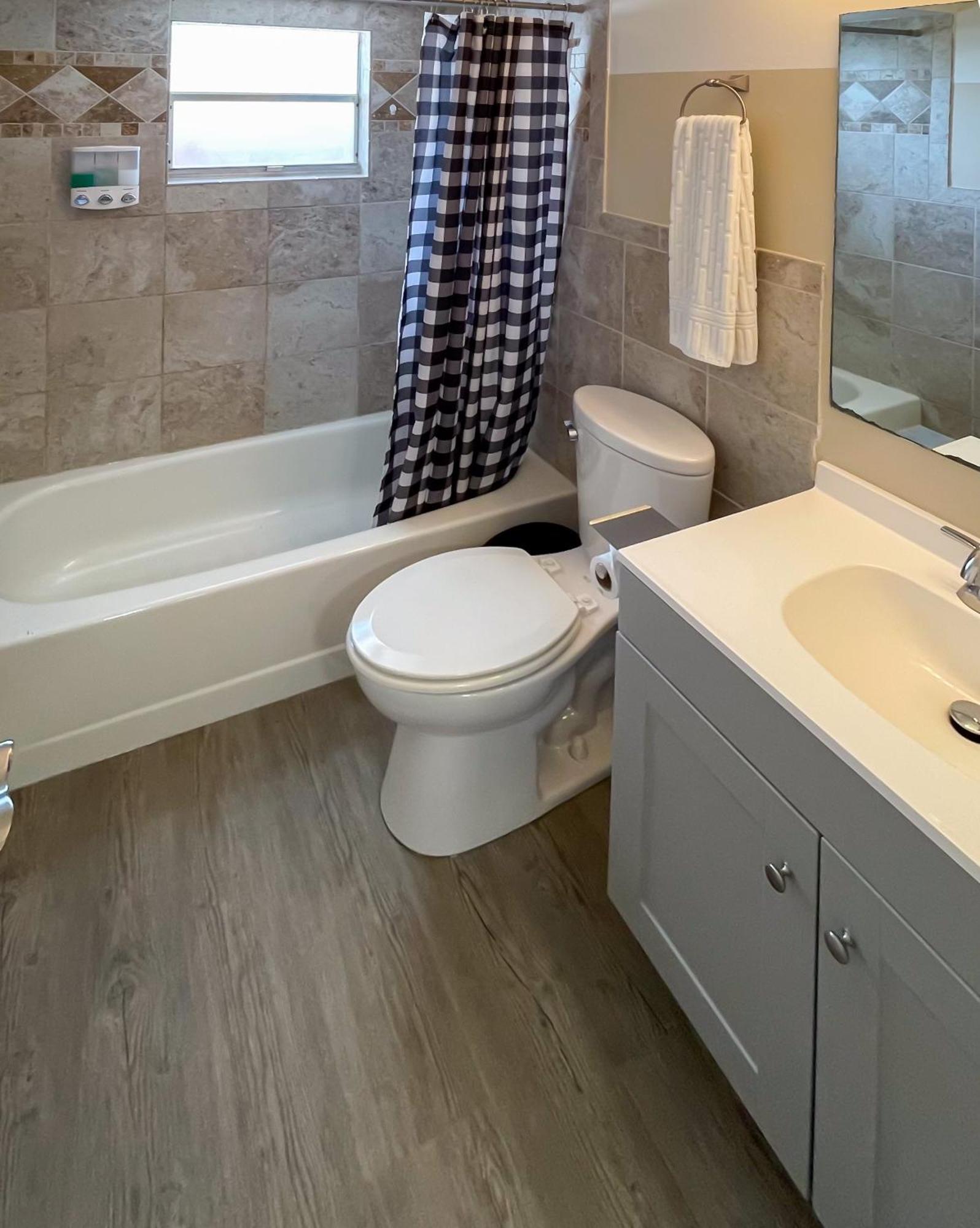 Lazy Cuckoo Inn - Sleek And Stylish Studio Apartments Fort Myers Beach Eksteriør billede